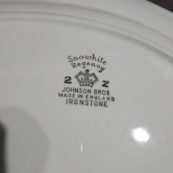 Johnson Brothers Ironstone Snow White Regency 14" Scalloped Edge Oval Platter - Picture 5 of 8